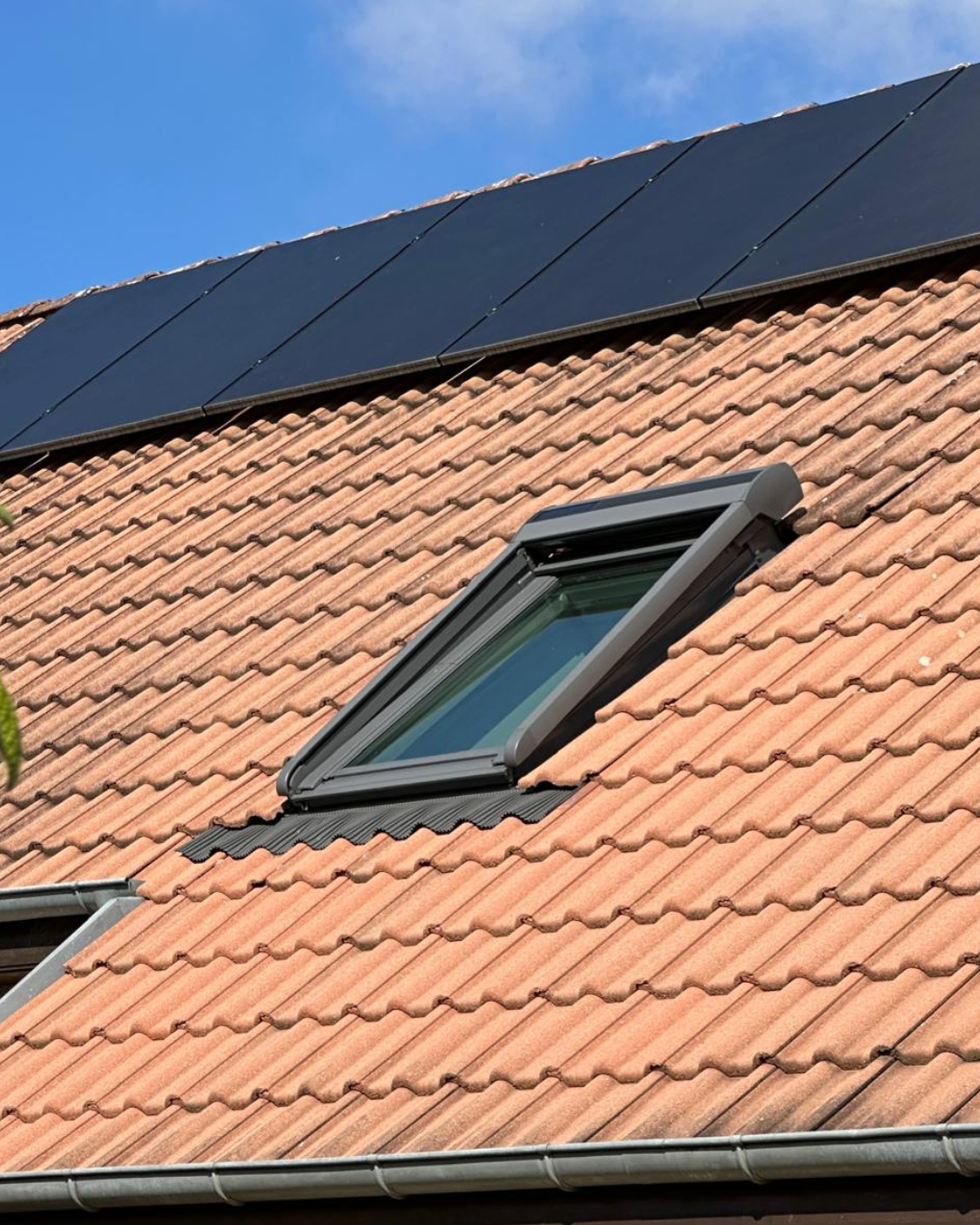 Fenêtres de toit (type Velux) — chantier réalisé par Le QG de l'Habitat Fenêtres de toit (type Velux) — chantier réalisé par Le QG de l'Habitat